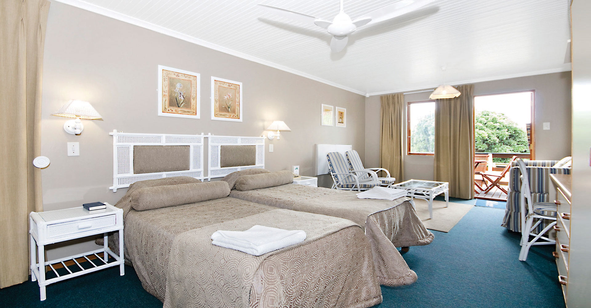 Port Elizabeth Beachfront SelfCatering Cottages Bed